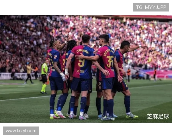 巴萨锋线暗战：莱万与费兰的“九号位”之争？