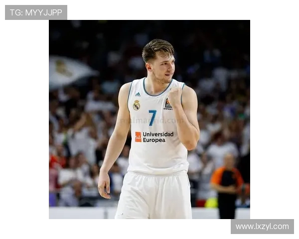 原创东契奇再次喜当爹了！回欧洲陪老婆生二胎，NBA美娇妻，身材完美